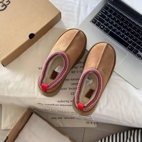 UGG Cozy Fuzzy Slippers (Thick Sole) - Picture 5 of 5